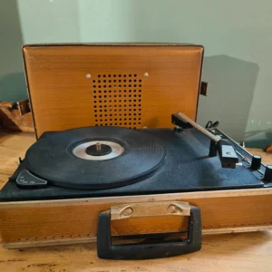 Vieux tourne disque vintage (ne fonctionne pas)