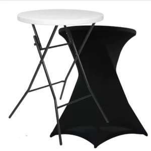 Mange debout avec nappe